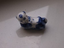 DEKO FIGUR JAPAN CHINES LIEGEND GLANZ GLASUR BLAU WEISS 8x3x5 cm porzellan