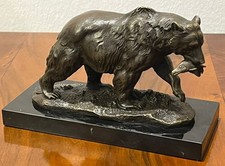 Bronze Figur Bär mit Lachs