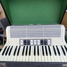 hohner verdi 3m 120 bässe 9 register akkordeon Weiß  mit koffer