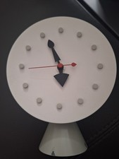 Cone Base Clock TischuhrDesign von George Nelson