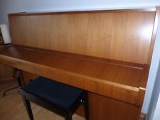 Klavier und Klavierhocker