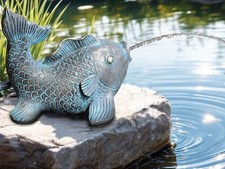 Fisch Teichfigur solarbetrieben mit Pumpe Gartendeko Wasserspiel Wasserspeier