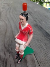 Schöne alte Tipp Kick Figur rotes Trikot - Tisch-Fußball - Kinderspielzeug