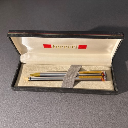 Box mit zwei ferrari - mit, formula