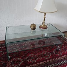Kleiner Fernsehtisch aus Glas mit Rollen