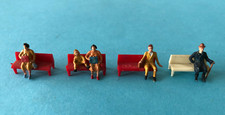 H0 Preiser Figuren Bänke mit sitzenden Personen