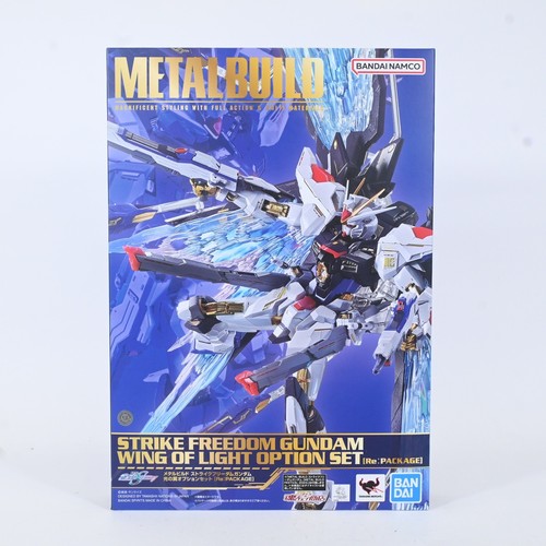 Bandai metal build strike - metal,