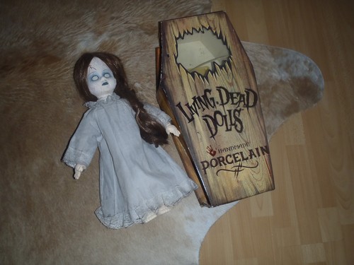 Mezco living dead - living,