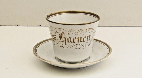 Antike tasse mit untertasse - mit,