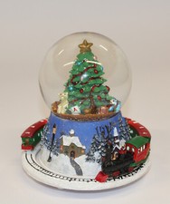 Dekorative Spieluhr / Schneekugel mit Weihnachtsbaum + fahrendem Zug