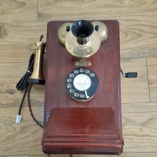 Holztelefon wie gebraucht - , auf