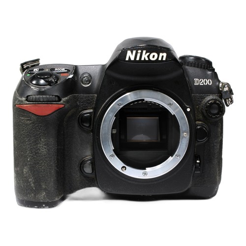 Nikon d200 dslr body - nikon,