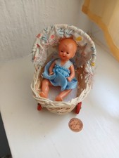 Alter Puppenwagen mit Püppchen Puppenstube Kaufladenzubehör