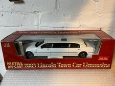 Sunstar 1:18 Lincoln Town Car