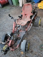 Rasentraktor mit Schneeschild