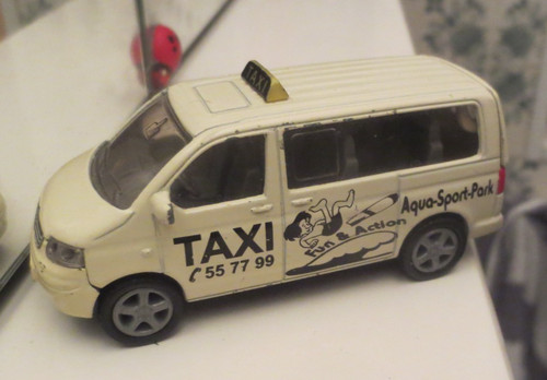Siku 1360 bus taxi - t5,