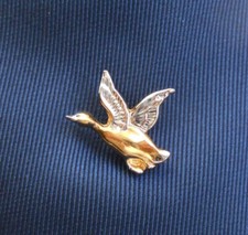 Flugente Plastronnadel