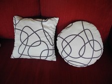 2x Zierkissen modern weiß schwarz rund eckig 35x35 cm Dekoration Sofa Bett Stuhl