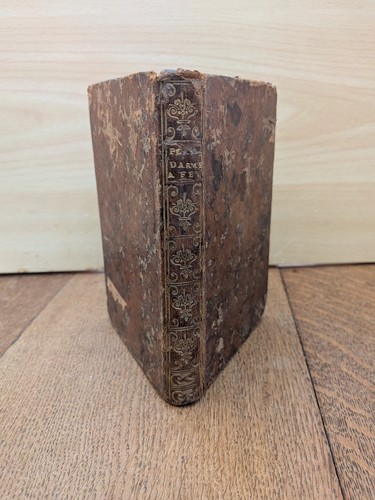 Altes buch dran - buch,