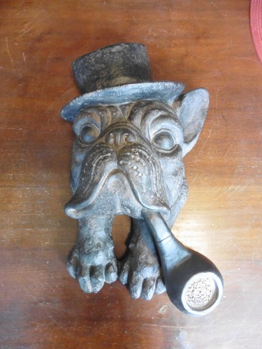 Bulldogge mit pfeife - mit,