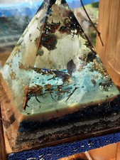 Pyramide Blaue Lagune Kristall Edelsteine EMF-Schutz