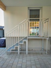Stahltreppe mit Podest Außentreppe 2-6 Stufen Breite 80-120 Höhe 60-120 verzinkt