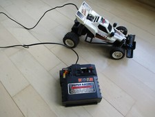 SUPER BUGGY Offroad Spielzeug mit kabelgebundenem Controller L. 25 cm gefedert