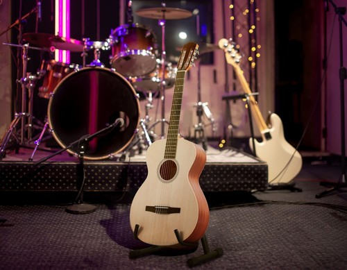 Akustik gitarren ständer - akustik,