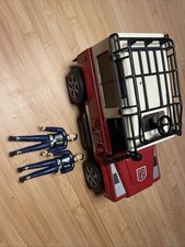 Bruder Land Rover Feuerwehr mit Feuerwehrmann