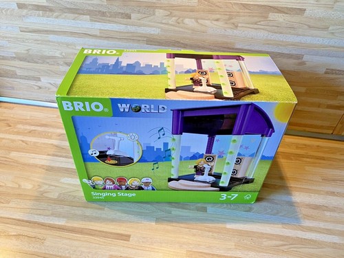 Neue brio 33945 - singing, stage
