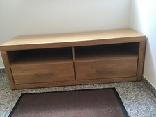 Fernseh Kommode, Br. 130 cm, Tiefe. 42 cm, Höhe 46 cm.