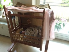 Wiege, Handarbeit aus Holz