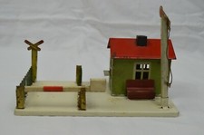 Sehr alter Blech Bahnübergang