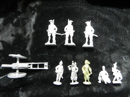 Zinnfiguren unbemalt - 9,