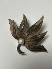 Bezaubernde Fahrner Brosche,5-blättrige Blüte mit Perle,Silber925,7g,40x45 mm.