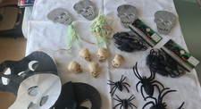 Konvolut Partydeko, Totenkopf, Spinnen, Ratten, Girlande Totenkopf, Skelett u.a.