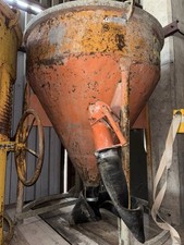 Betonsilo mit Schlauch