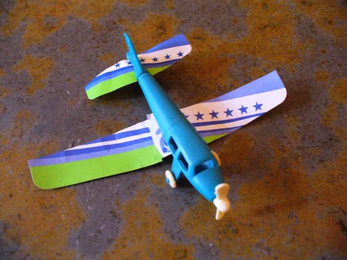 Flugzeug mit papierflügel - mit, eu