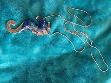Halskette mit Seepferdchen-Anhänger