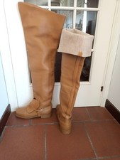 Sehr hohe Herren Stiefel Typ