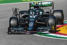 Sebastian Vettel "Aston Martin 2021" Autogramm signed 20x30 cm Bild