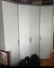 Großer begehbarer Eckkleiderschrank  in Grau,