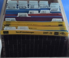 Diverse Mikrofiches mit Daten alter Unterhaltungselektronik