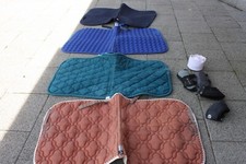 Pferde Schabracken 4 Stk, mit Bandagen ,Hufglocken, Pferdegamaschen dabei