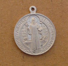 Altes Medaillon - Pilger Anhänger - Heiliger Benedikt / Benedictusschild (AA294)