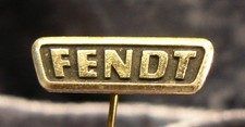 FENDT, Traktoren und Landmaschinen, Schriftmarke Metall geprägt, Anstecknadel