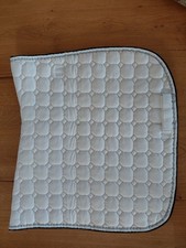 Schabracke Dressur weiß Größe Warmblut abgesteppt 