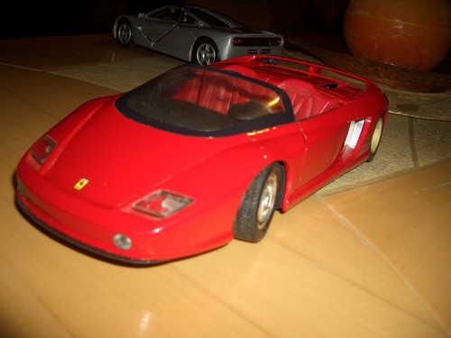 Revell ferrari mythos - 1:18,