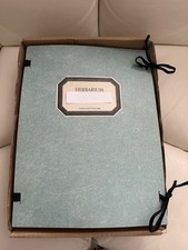 Schönes 1960er Jahre Herbarium Nürnberg Apotheke gepresste Pflanzen 5 Mappen