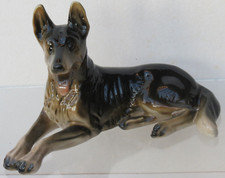 liegender Schäferhund